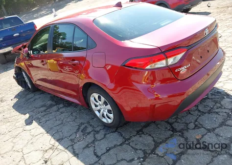 2022 Toyota Corolla Le z USA, uszkodzony, nr VIN JTDEPMAE8NJ213489
